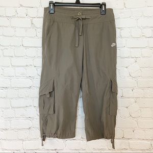 4/$25 Nike hiking capris tie bottoms EUC